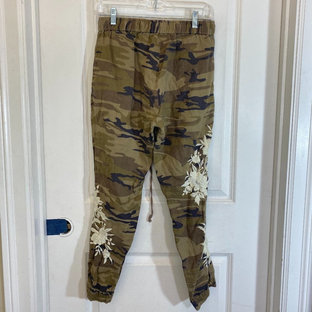Johnny Was Sadie Embroidered Linen Camo Jogger Pants - Picture 4 of 7